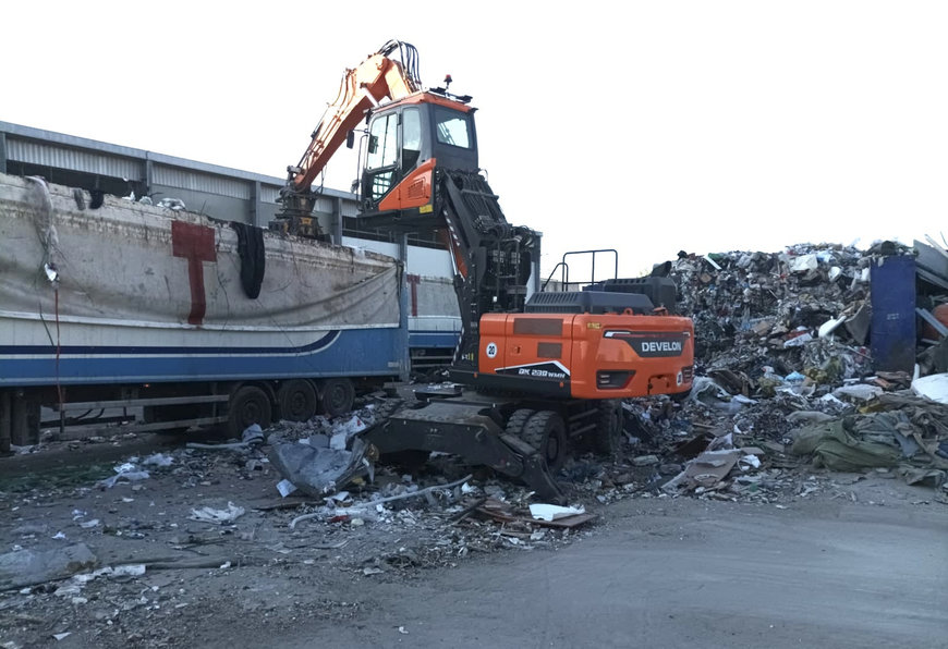 Pizzorno Environnement Equips Sorting Centre in Le Muy with New Develon DX230WMH-7 Material Handler 